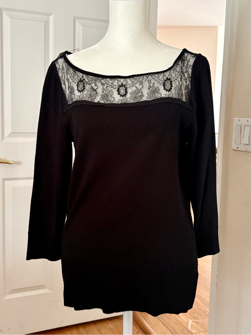 White House Black Market Women's Black Lace Yoke 3 1/4 inch Sleeve Top